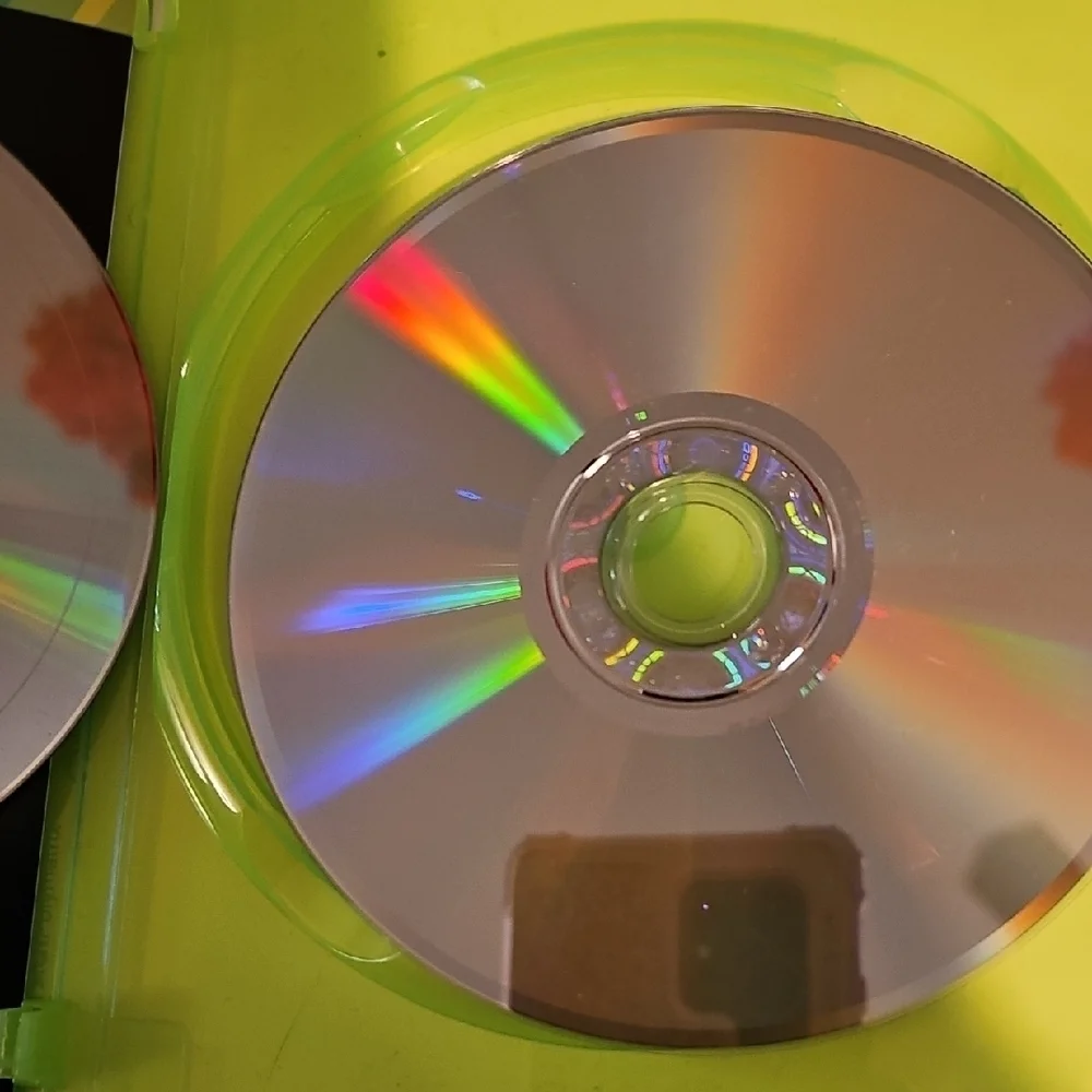 XBOX 360 Grand Theft Auto V - 2 Disc Set + Book